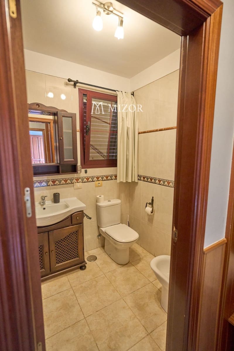 3 chambre Villa/Maison à vendre à Arona avec piscine garage - 550 000 € (Ref: 9944261)