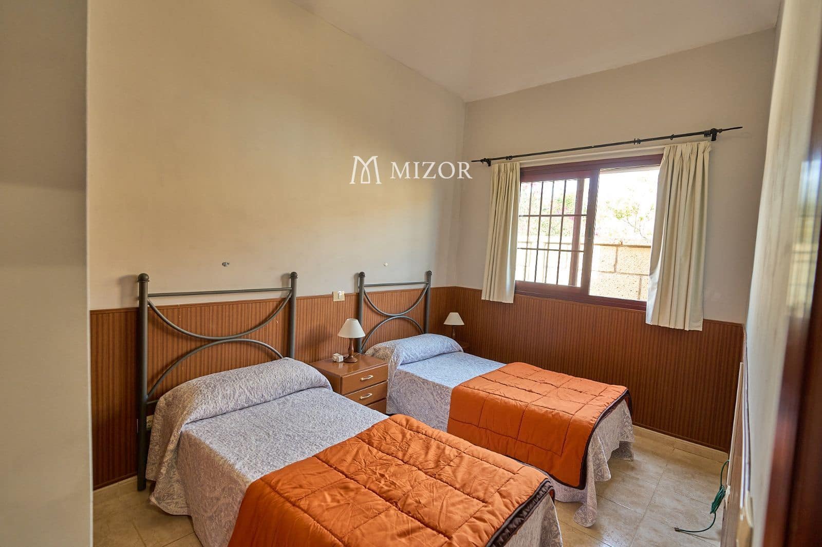 3 chambre Villa/Maison à vendre à Arona avec piscine garage - 550 000 € (Ref: 9944261)