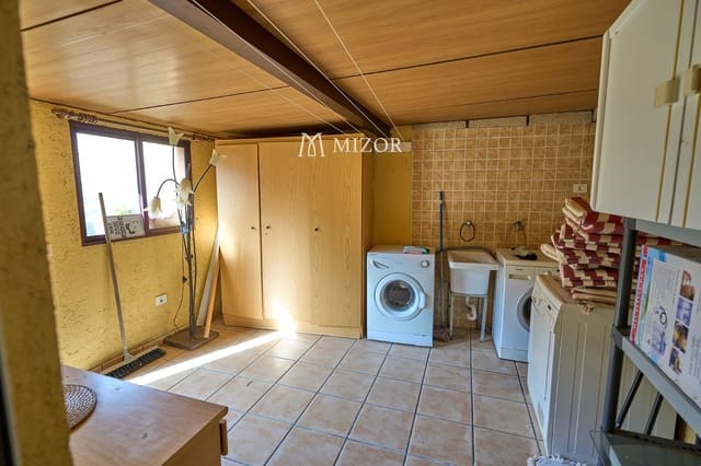 Chalet de 3 habitaciones en Arona en venta con piscina garaje - 550.000 € (Ref: 9944261)