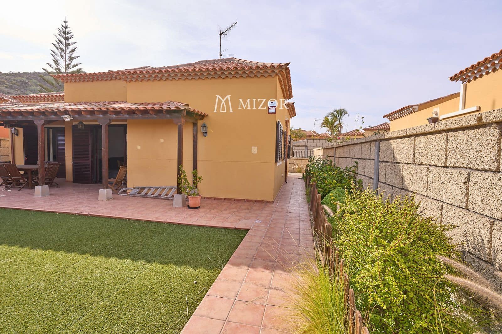 3 chambre Villa/Maison à vendre à Arona avec piscine garage - 550 000 € (Ref: 9944261)