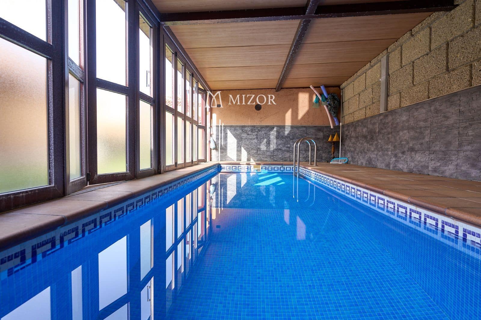 3 chambre Villa/Maison à vendre à Arona avec piscine garage - 550 000 € (Ref: 9944261)