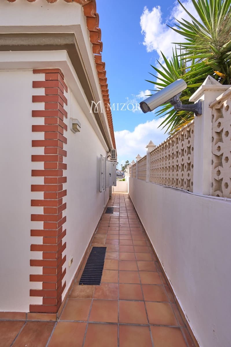 6 sovrum Villa till salu i Adeje med pool garage - 900 000 € (Ref: 9944265)