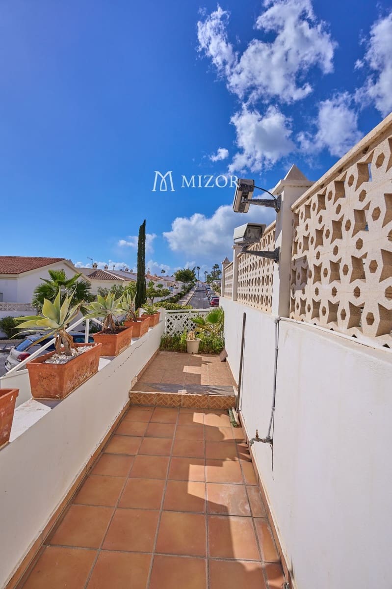6 sovrum Villa till salu i Adeje med pool garage - 900 000 € (Ref: 9944265)