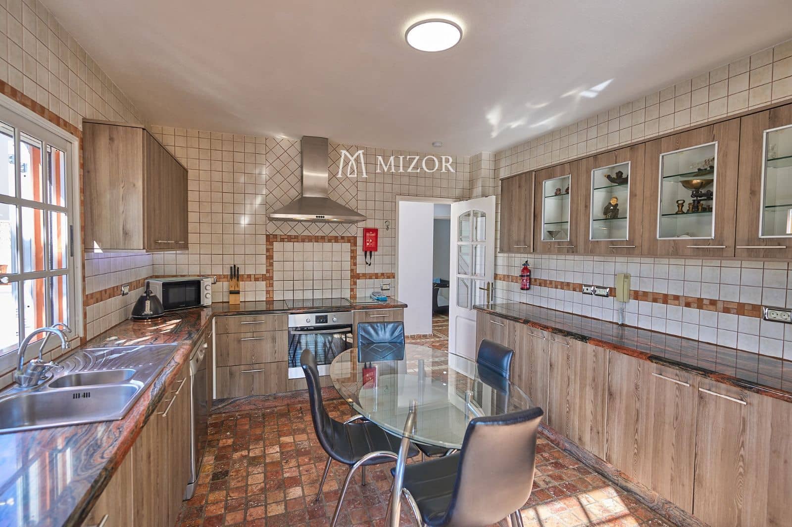 6 sovrum Villa till salu i Adeje med pool garage - 900 000 € (Ref: 9944265)