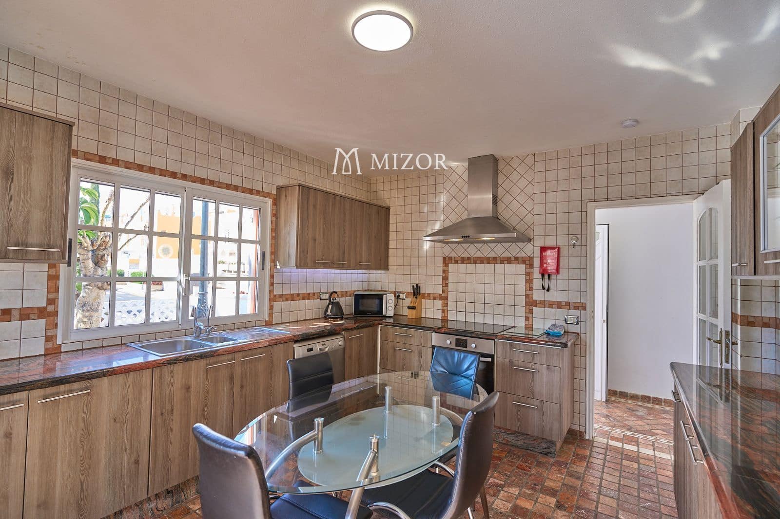 6 sovrum Villa till salu i Adeje med pool garage - 900 000 € (Ref: 9944265)
