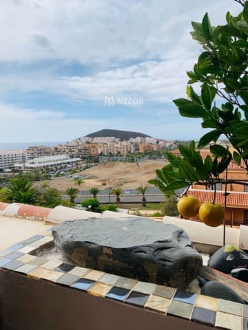 2 soverom Penthouse til salgs i Los Cristianos, Arona med svømmebasseng - € 355 000 (Ref: 9944267)