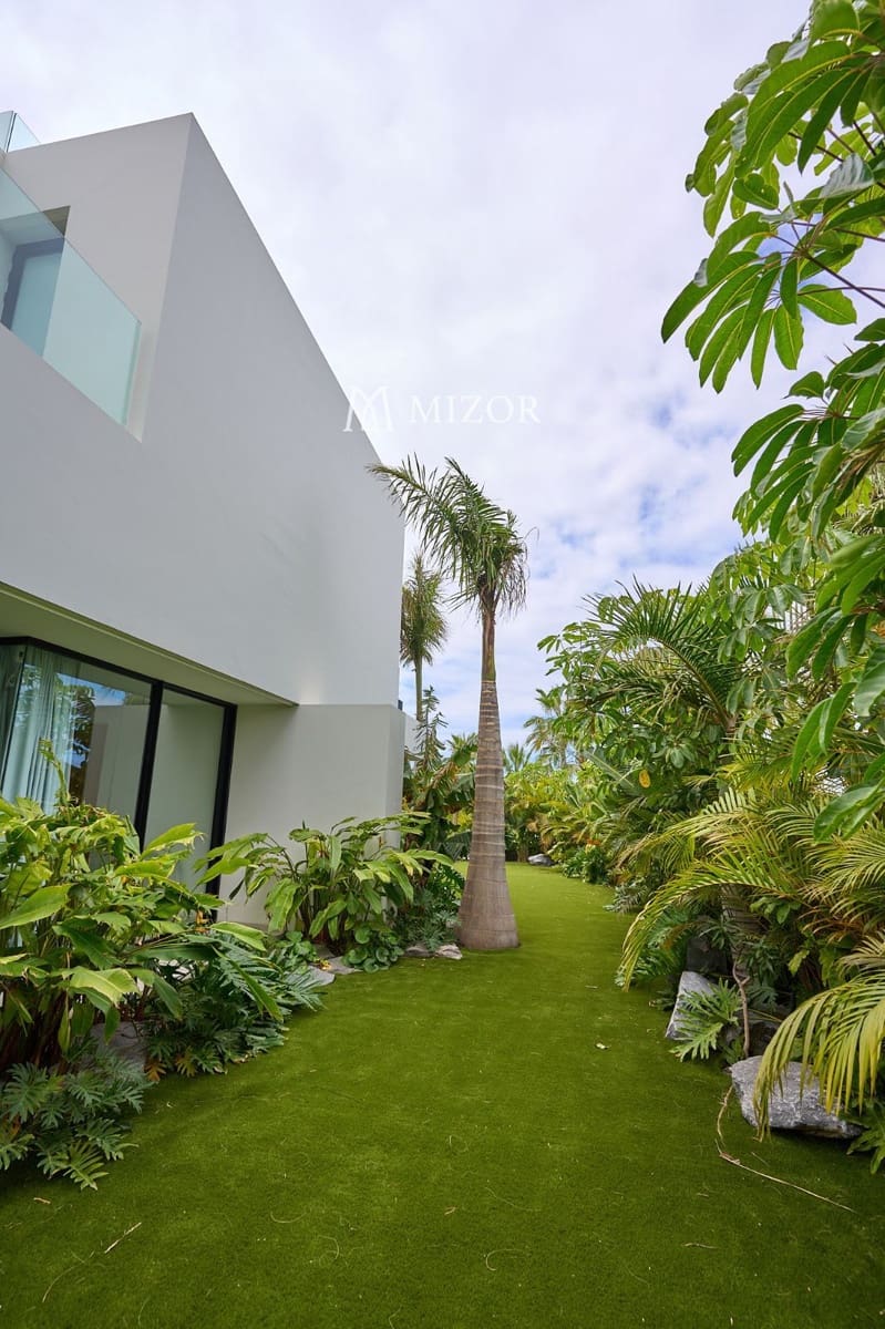 4 soverom Villa til salgs i Guia de Isora med svømmebasseng garasje - € 4 290 000 (Ref: 9944270)