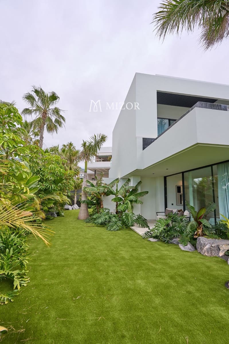 4 soverom Villa til salgs i Guia de Isora med svømmebasseng garasje - € 4 290 000 (Ref: 9944270)
