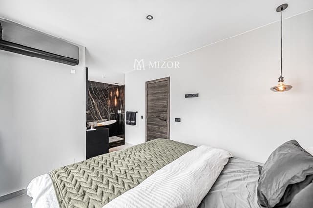 4 sypialnia Willa na sprzedaż w Adeje z basenem garażem - 1 395 000 € (Ref: 9944275)