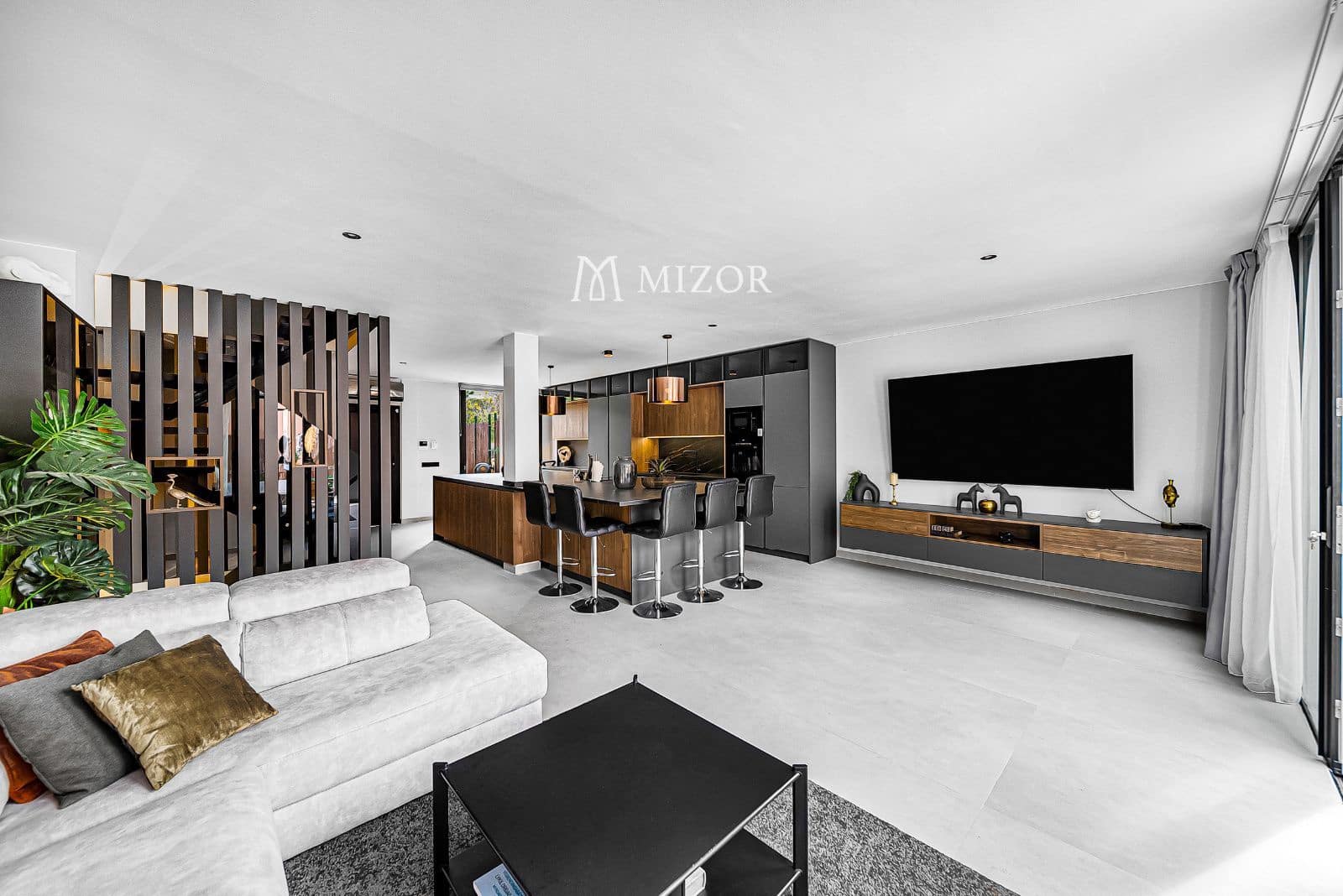 4 sypialnia Willa na sprzedaż w Adeje z basenem garażem - 1 395 000 € (Ref: 9944275)