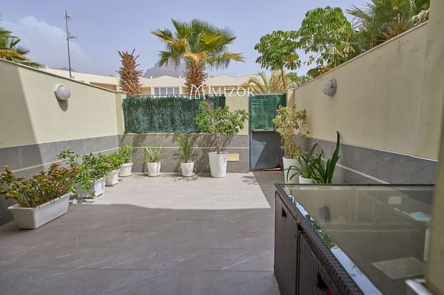 3 soveværelse Byhus til salg i Adeje med swimmingpool garage - € 470.000 (Ref: 9944277)