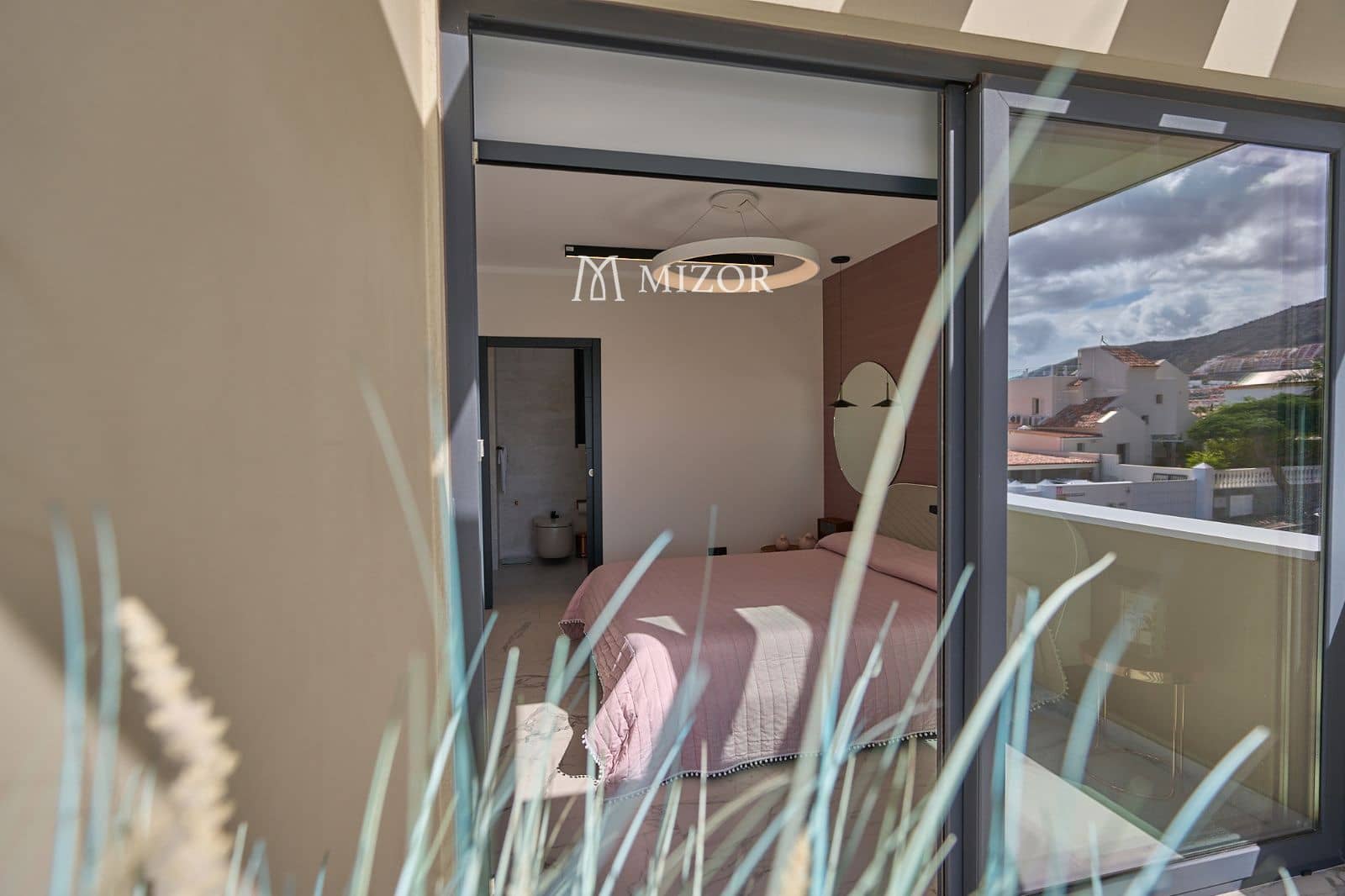 4 sypialnia Willa na sprzedaż w Adeje z basenem garażem - 3 500 000 € (Ref: 9944278)