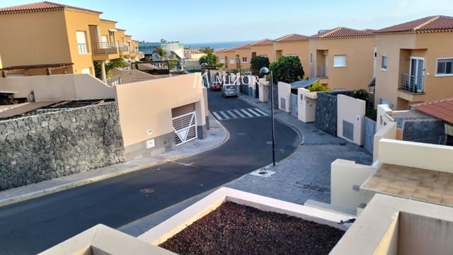 3 soveværelse Byhus til salg i Puerto Santiago, Santiago del Teide med swimmingpool garage - € 595.000 (Ref: 9949004)