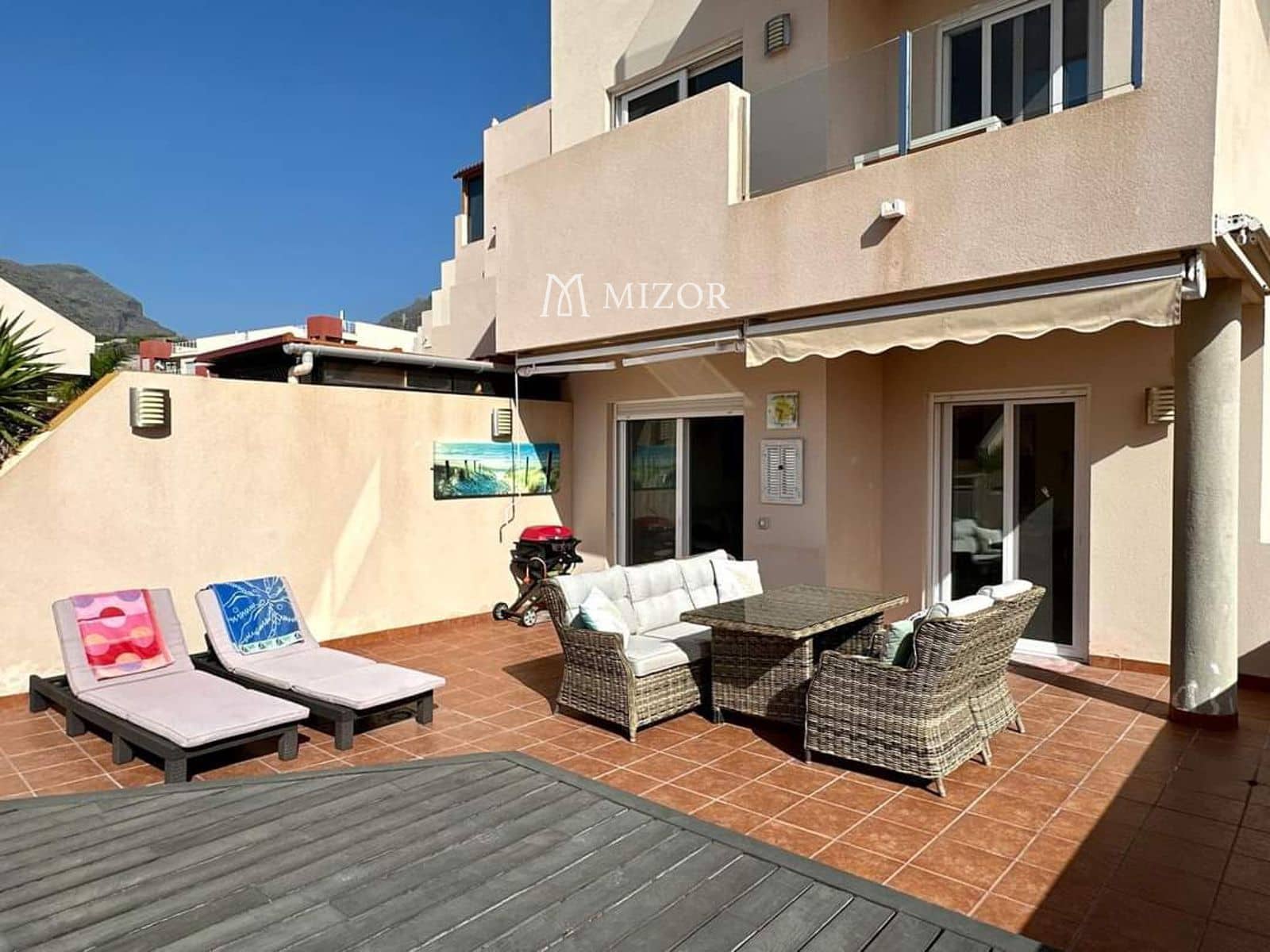 3 soveværelse Byhus til salg i Puerto Santiago med swimmingpool garage - € 595.000 (Ref: 9949004)