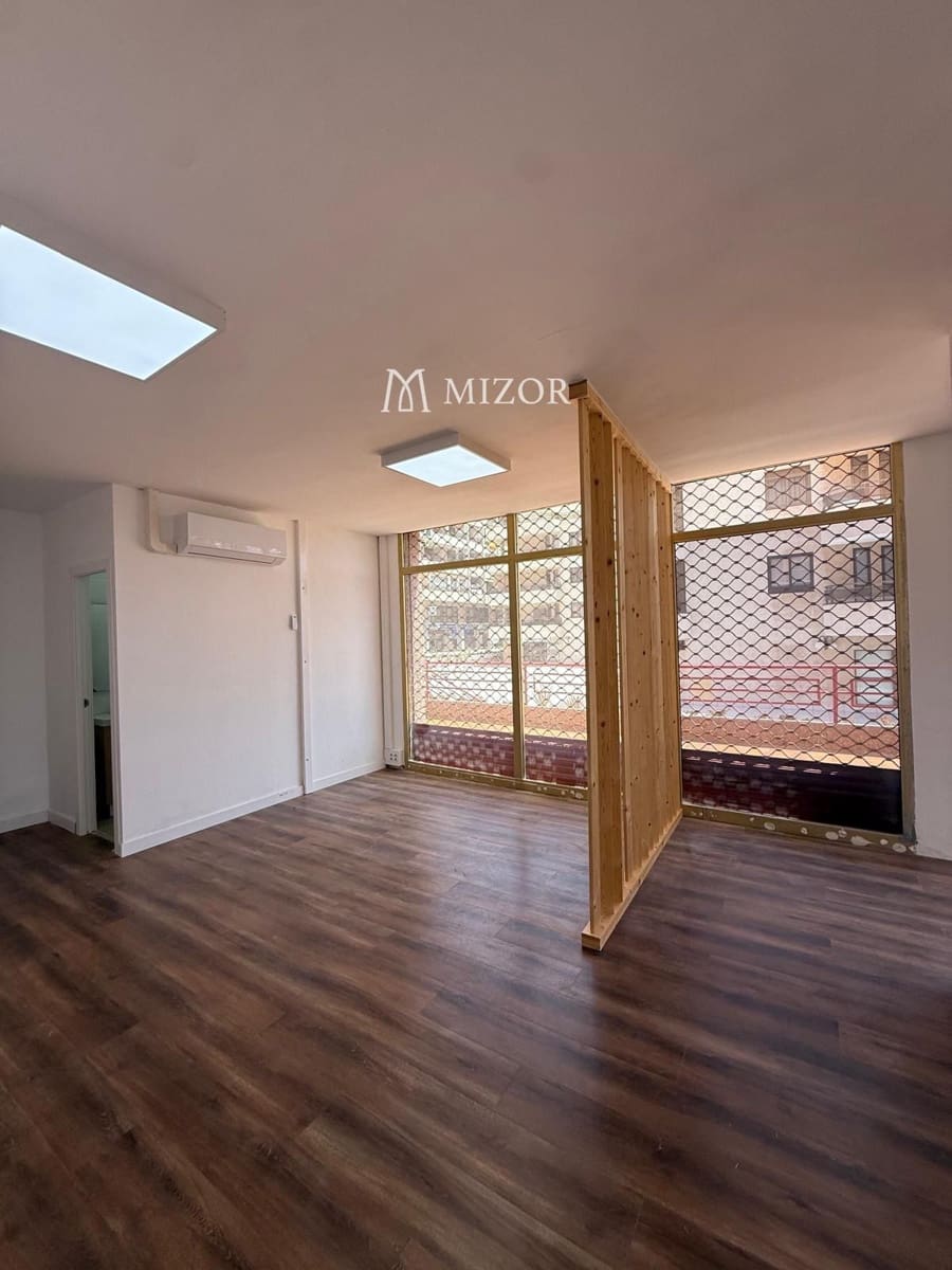 Commercial for sale in Arona - € 250,000 (Ref: 9950624)