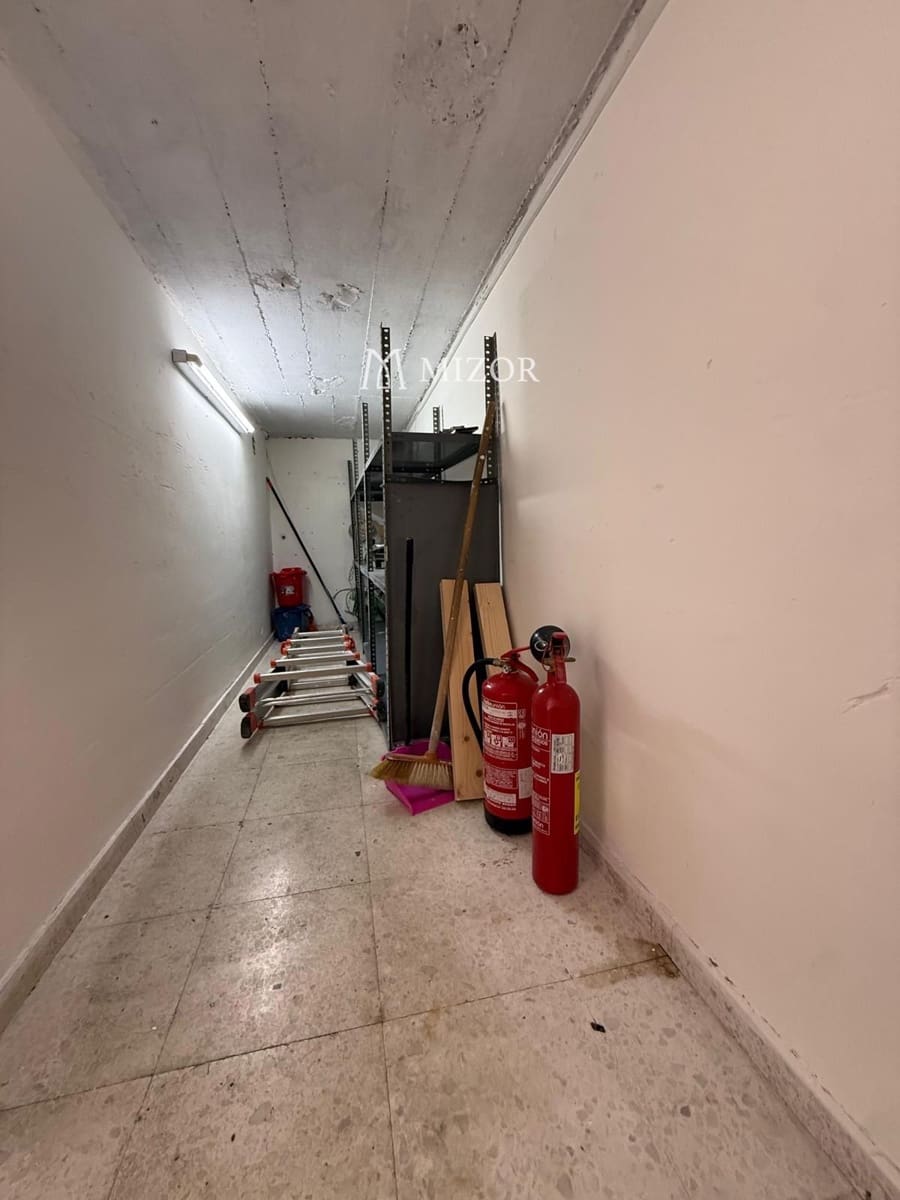 Commercial for sale in Arona - € 250,000 (Ref: 9950624)
