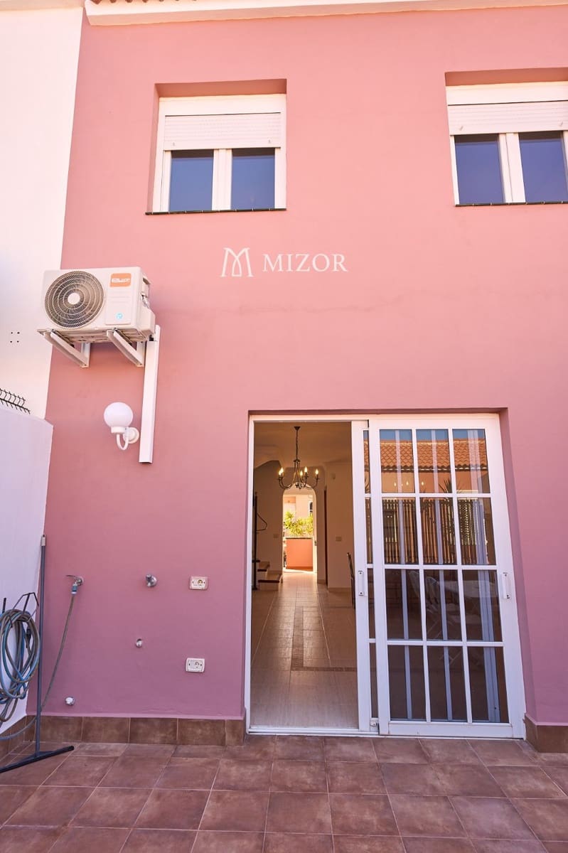 3 slaapkamer Huis te koop in Granadilla de Abona met garage - € 420.000 (Ref: 9972425)