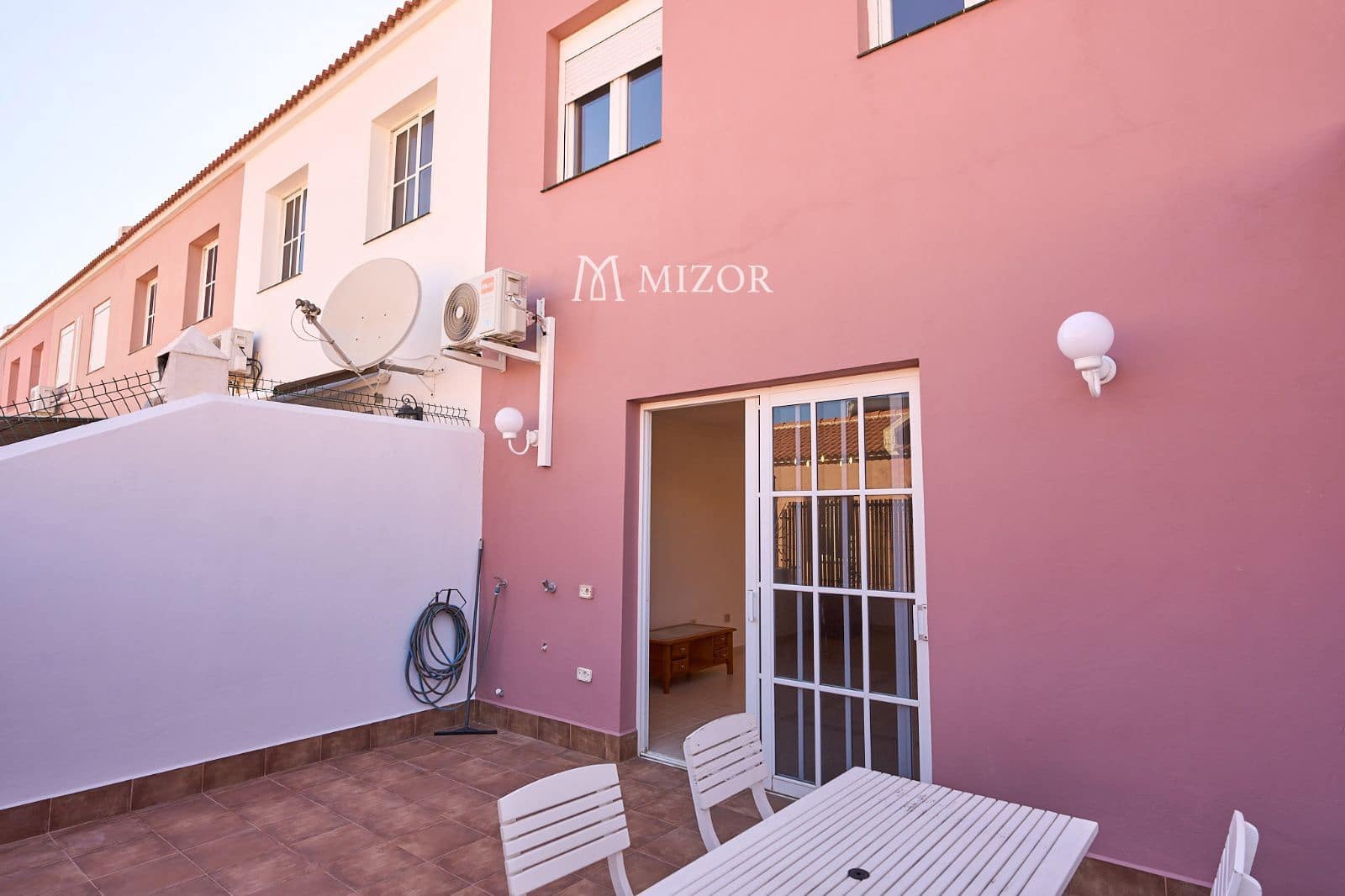 3 slaapkamer Huis te koop in Granadilla de Abona met garage - € 420.000 (Ref: 9972425)