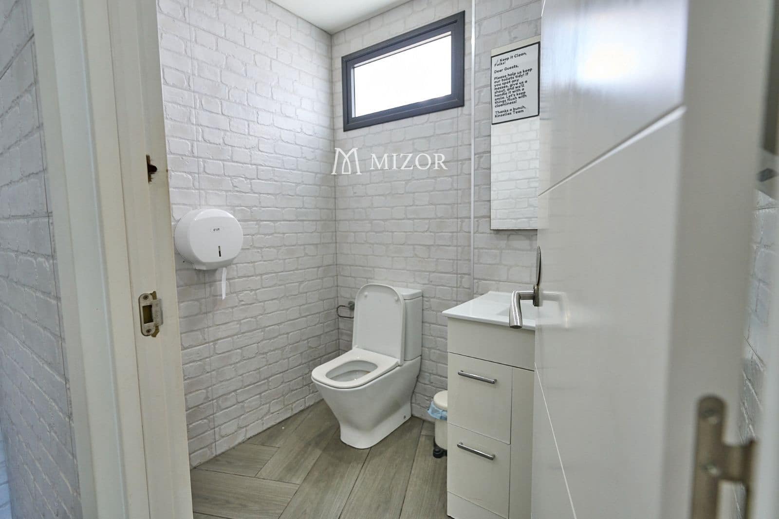Kommersiell till salu i Arona - 699 000 € (Ref: 9977902)