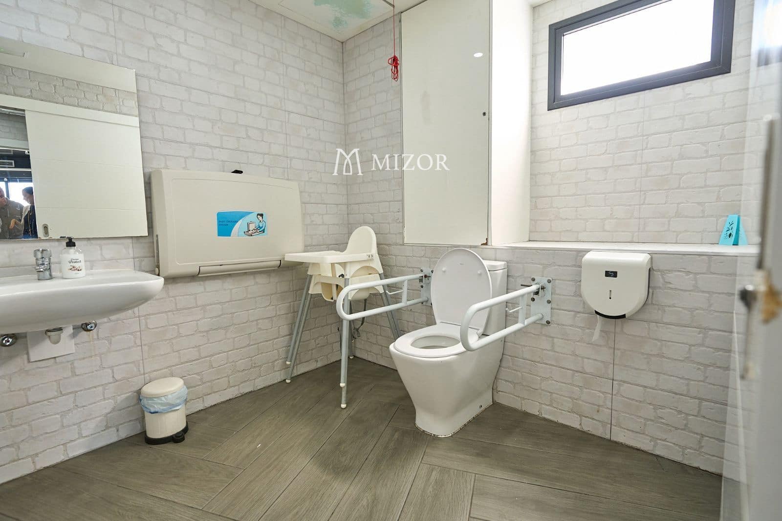 Kommersiell till salu i Arona - 699 000 € (Ref: 9977902)