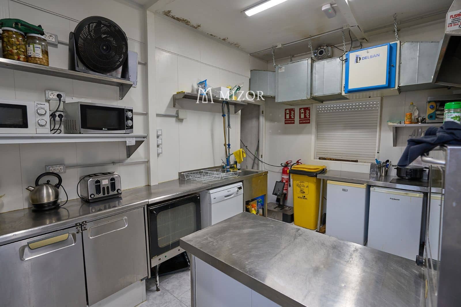 Kommersiell till salu i Arona - 699 000 € (Ref: 9977902)