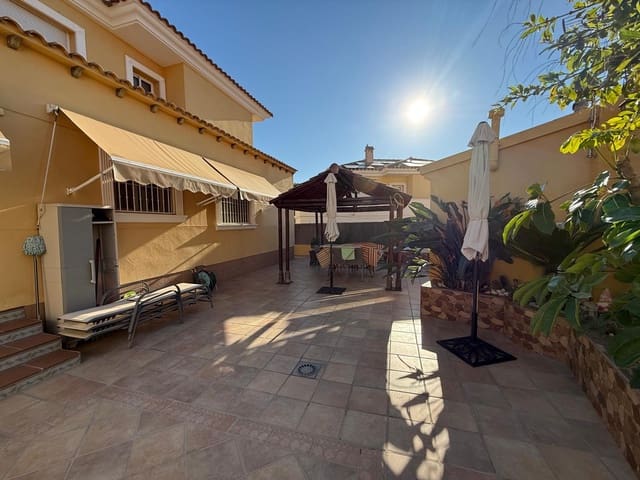 4 soverom Villa til salgs i La Nucia med svømmebasseng garasje - € 569 000 (Ref: 9946705)
