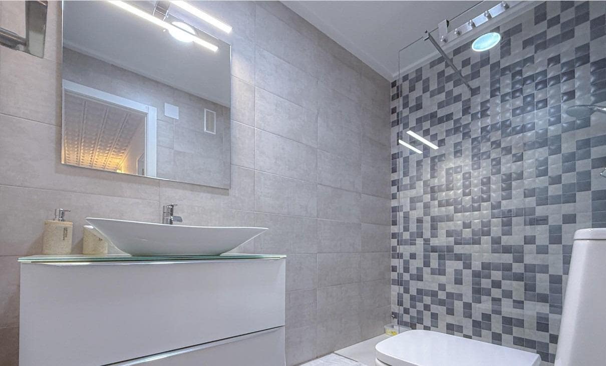 3 soverom Penthouse til salgs i Torrevieja med svømmebasseng - € 270 000 (Ref: 10157922)