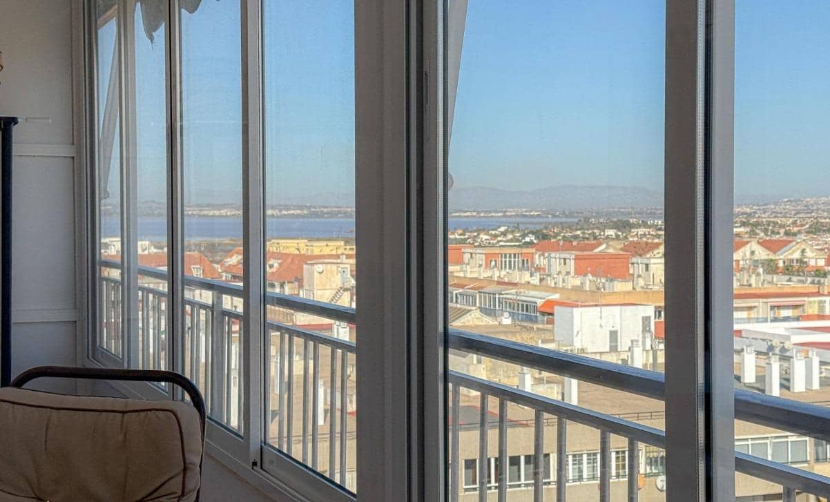 3 soverom Penthouse til salgs i Torrevieja med svømmebasseng - € 270 000 (Ref: 10157922)