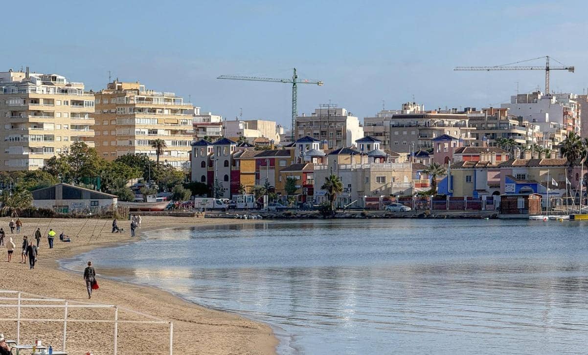 3 soverom Penthouse til salgs i Torrevieja med svømmebasseng - € 270 000 (Ref: 10157922)
