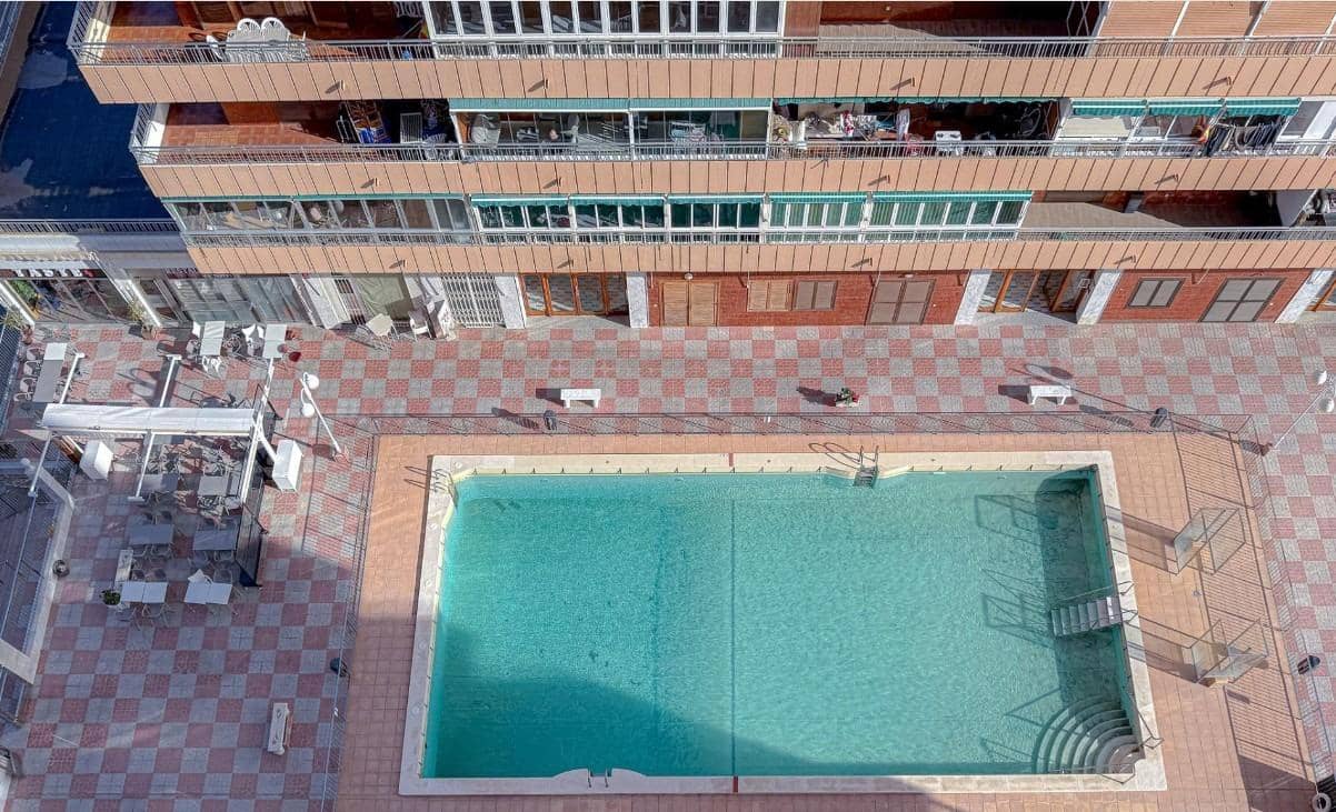 3 soverom Penthouse til salgs i Torrevieja med svømmebasseng - € 270 000 (Ref: 10157922)