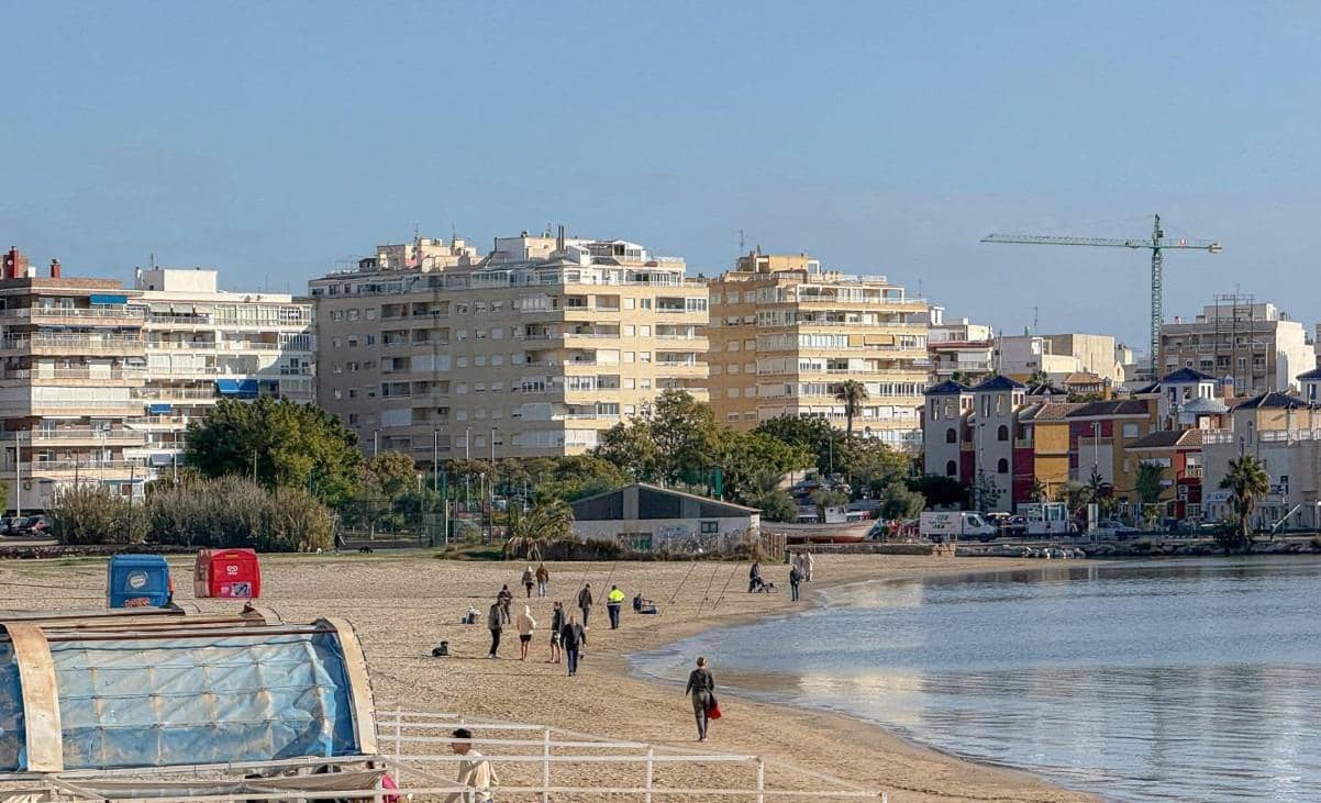 3 soverom Penthouse til salgs i Torrevieja med svømmebasseng - € 270 000 (Ref: 10157922)