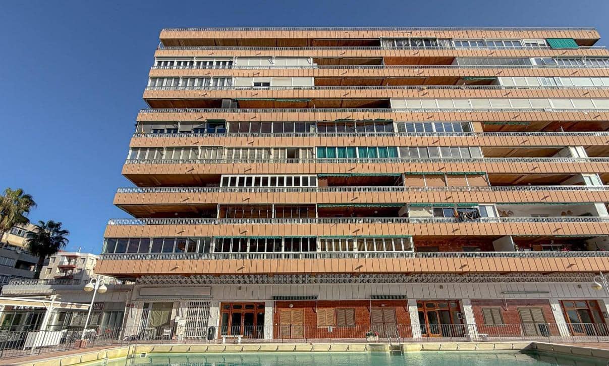 3 soverom Penthouse til salgs i Torrevieja med svømmebasseng - € 270 000 (Ref: 10157922)