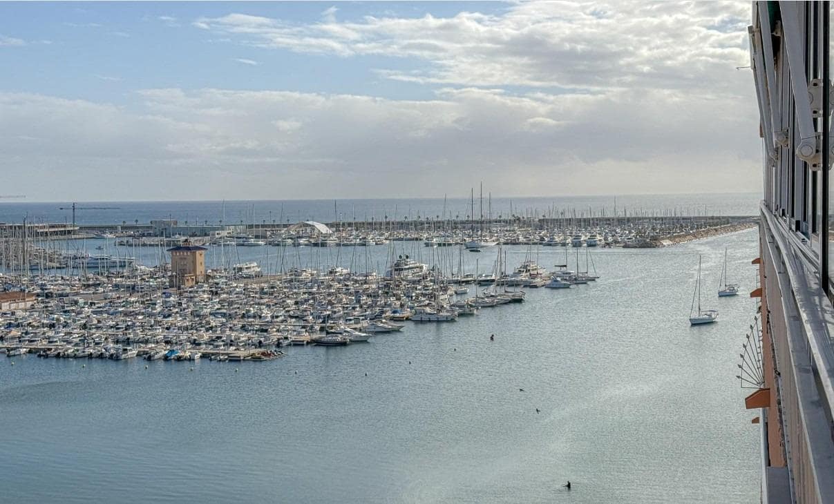 3 soverom Penthouse til salgs i Torrevieja med svømmebasseng - € 270 000 (Ref: 10157922)