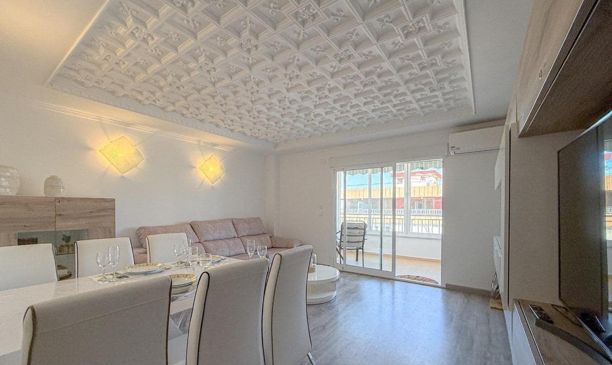 3 soverom Penthouse til salgs i Torrevieja med svømmebasseng - € 270 000 (Ref: 10157922)