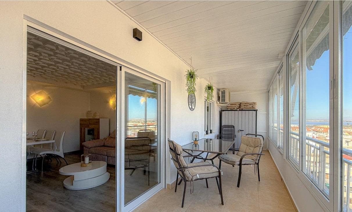 3 soverom Penthouse til salgs i Torrevieja med svømmebasseng - € 270 000 (Ref: 10157922)