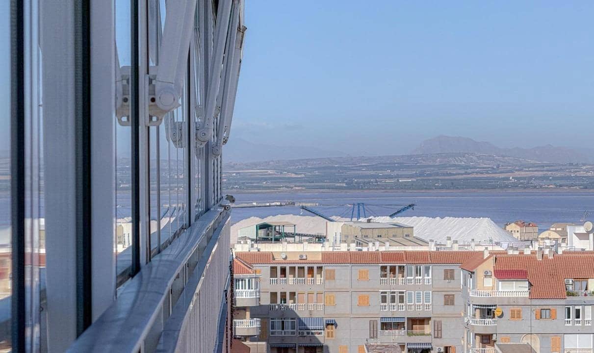 3 soverom Penthouse til salgs i Torrevieja med svømmebasseng - € 270 000 (Ref: 10157922)