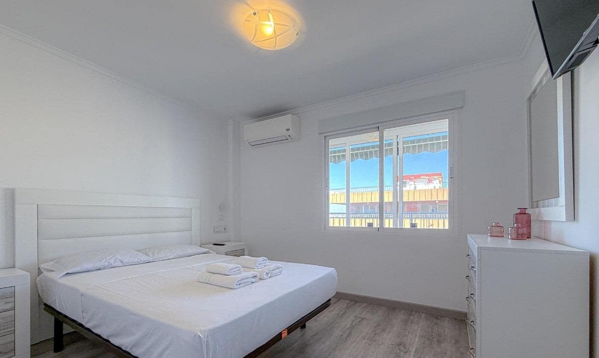 3 soverom Penthouse til salgs i Torrevieja med svømmebasseng - € 270 000 (Ref: 10157922)