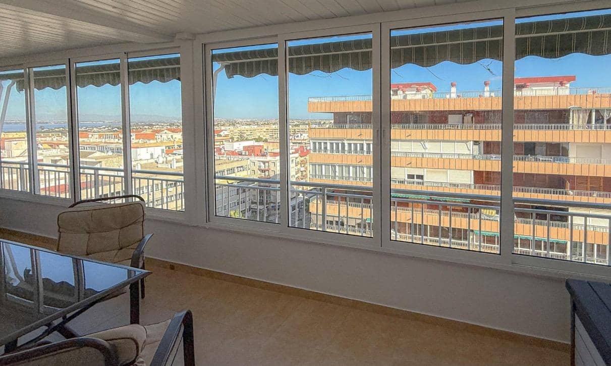 3 soverom Penthouse til salgs i Torrevieja med svømmebasseng - € 270 000 (Ref: 10157922)
