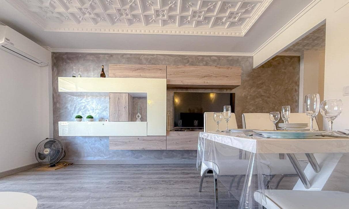3 soverom Penthouse til salgs i Torrevieja med svømmebasseng - € 270 000 (Ref: 10157922)