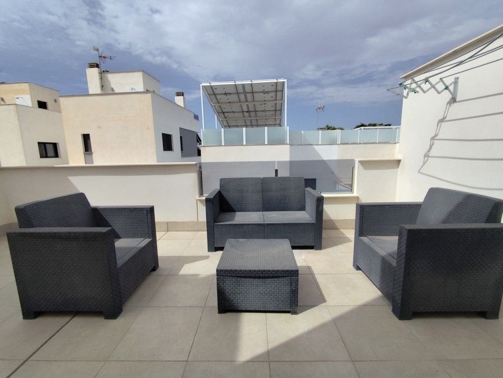 3 bedroom Villa for sale in Pilar de la Horadada with pool - € 292,000 (Ref: 9958214)