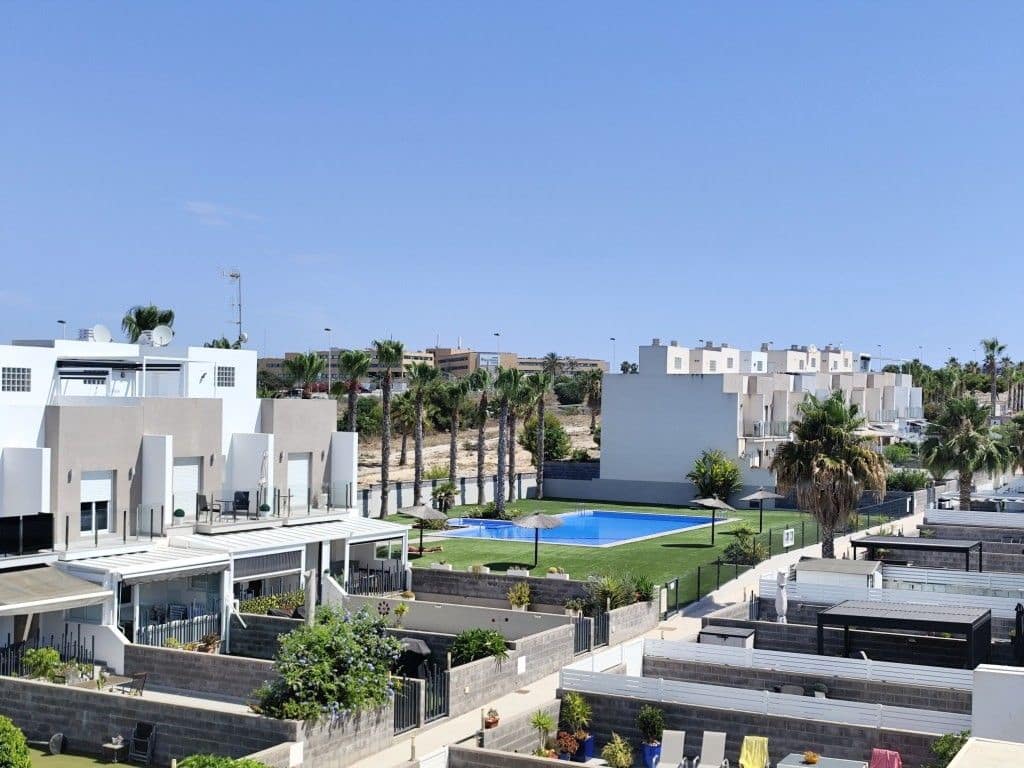 4 bedroom Townhouse for sale in Aguas Nuevas with pool - € 395,000 (Ref: 9958216)