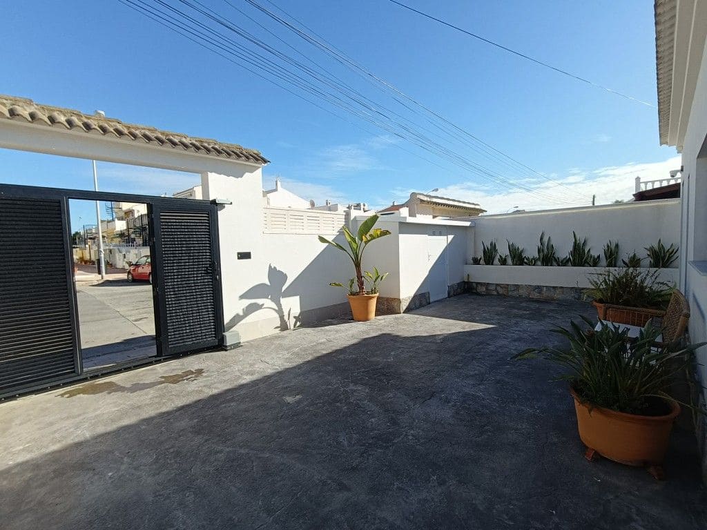 3 chambre Villa/Maison à vendre à Torrevieja avec piscine - 459 000 € (Ref: 9958220)