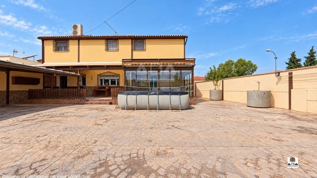 Chalet de 5 habitaciones en Manzanares en venta con garaje - 350.000 € (Ref: 10180681)