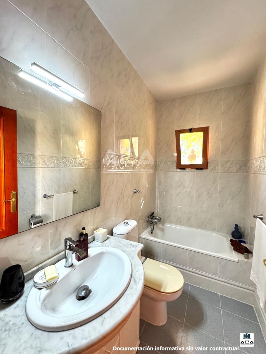 7 slaapkamer Villa te koop in Villafranqueza met zwembad garage - € 1.300.000 (Ref: 9945812)