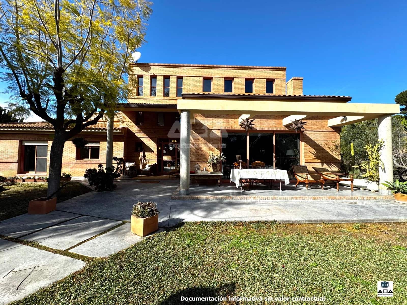 7 slaapkamer Villa te koop in Villafranqueza met zwembad garage - € 1.300.000 (Ref: 9945812)