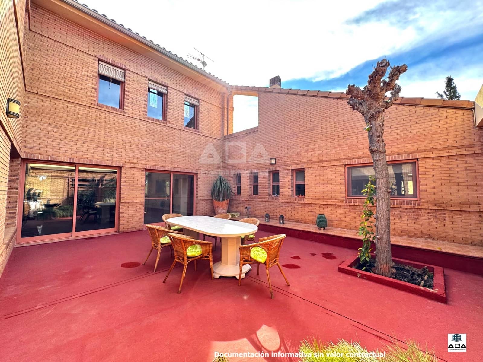 7 slaapkamer Villa te koop in Villafranqueza met zwembad garage - € 1.300.000 (Ref: 9945812)