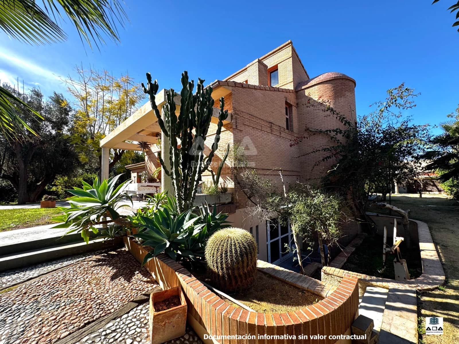 7 slaapkamer Villa te koop in Villafranqueza met zwembad garage - € 1.300.000 (Ref: 9945812)