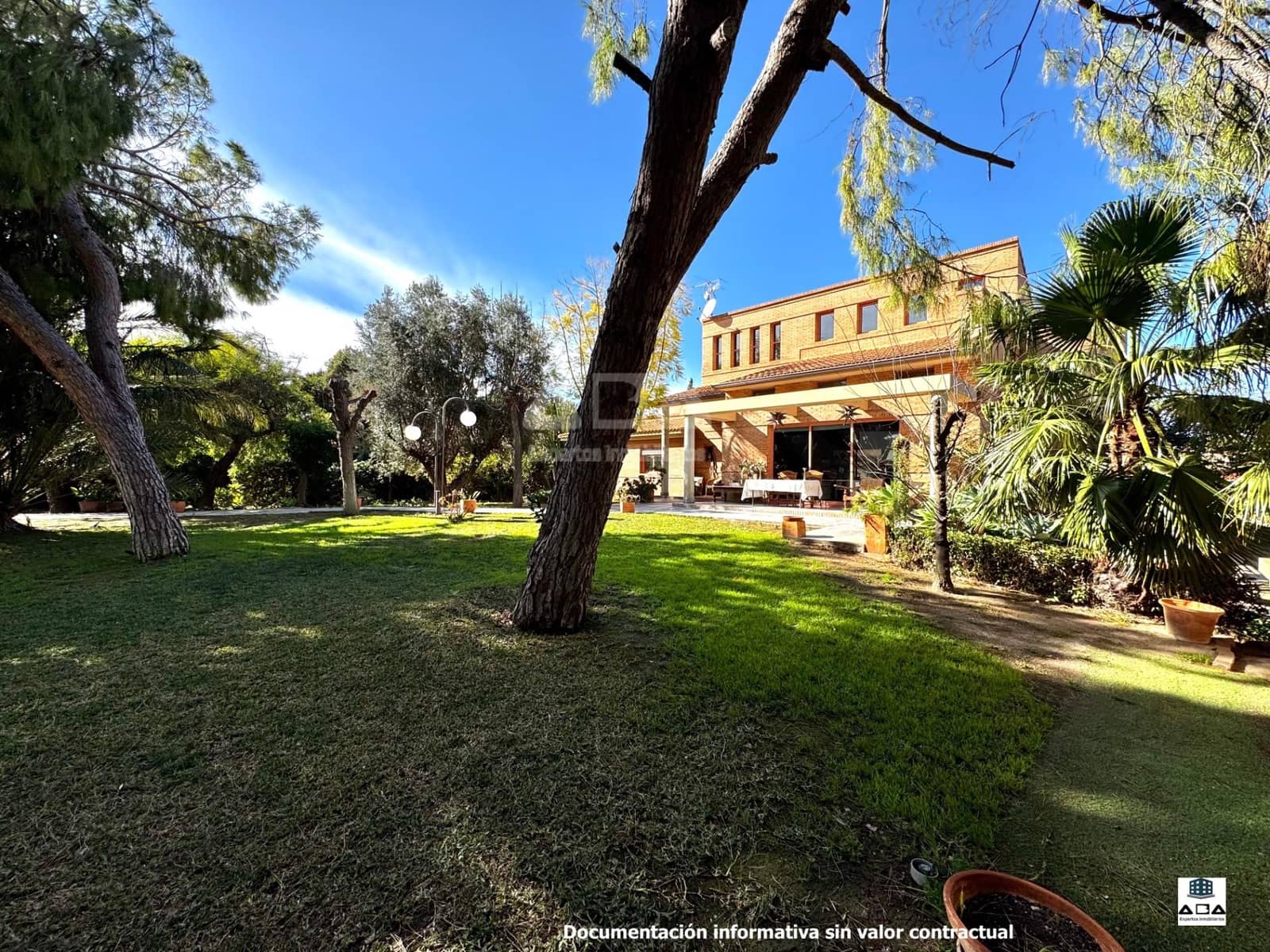 7 slaapkamer Villa te koop in Villafranqueza met zwembad garage - € 1.300.000 (Ref: 9945812)