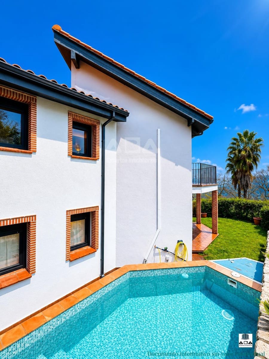 4 bedroom Villa for sale in Poyales del Hoyo with pool garage - € 287,000 (Ref: 9945816)