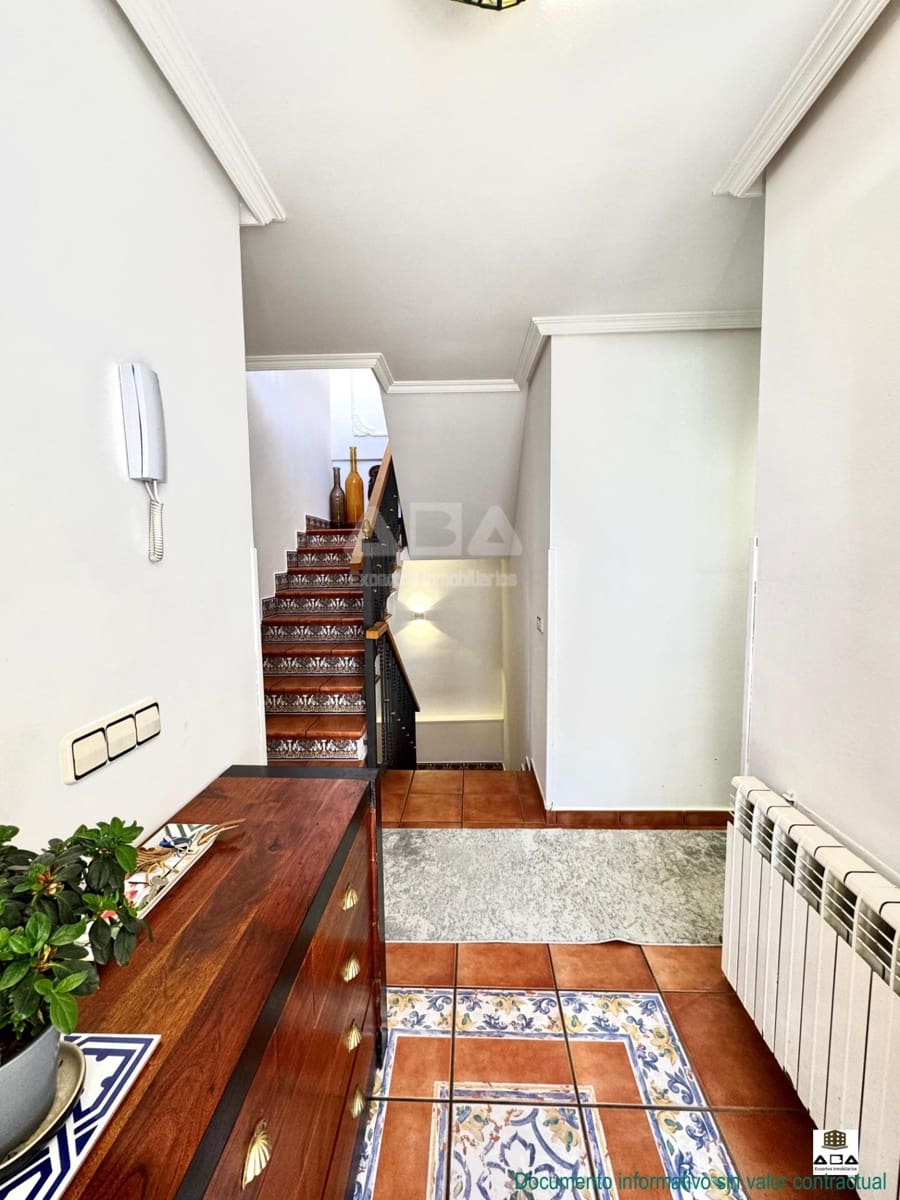 5 quarto Moradia para venda em Villanueva de la Canada com piscina garagem - 875 000 € (Ref: 9945817)